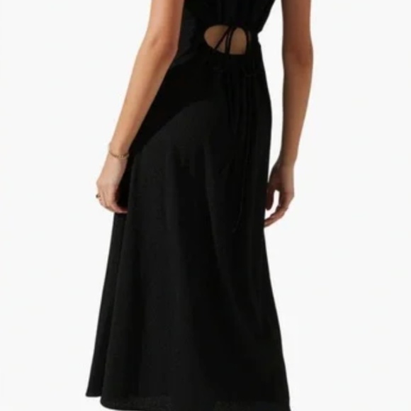 Nordstrom - ASTR The Label - Keyhole open back collared ivory dress - Women's XL - Picture 6 of 6